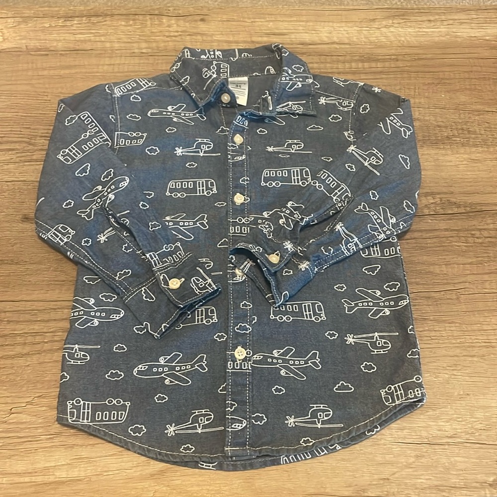 Vehicle print chambray button up